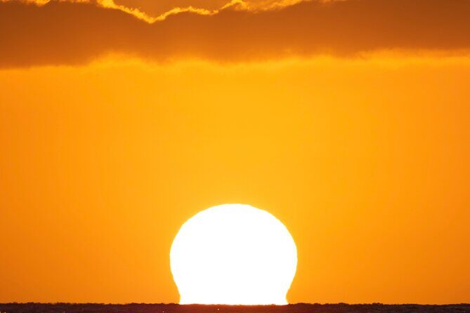 Moanas Luxury semi-private Sunset Cruise on Nalu - The Sunset and the Atmosphere