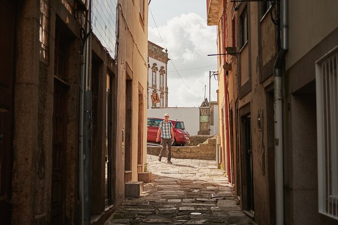 Mobile Photography Through Porto Hidden Streets - Discovering Local Customs and Culture