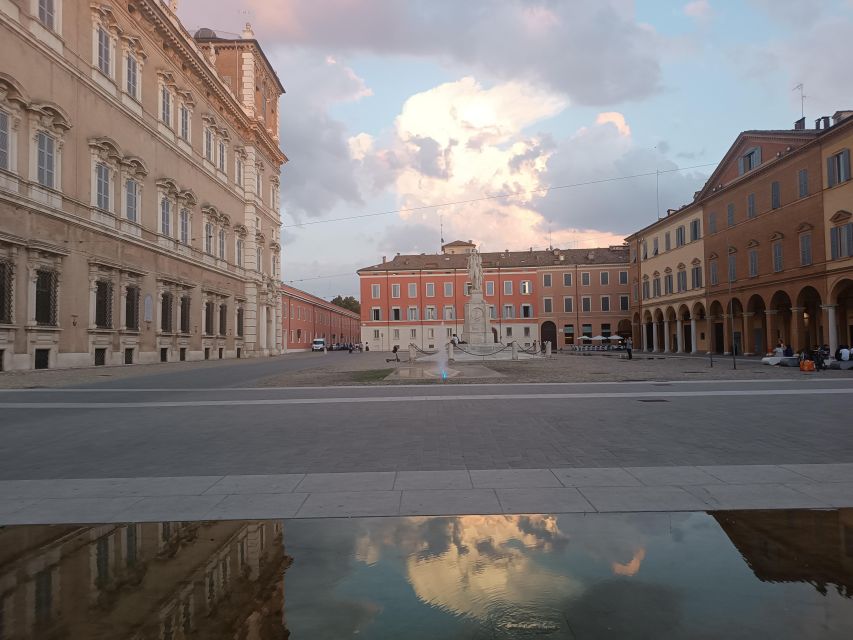 Modena: a Stunning City - Exploring Piazza Grande