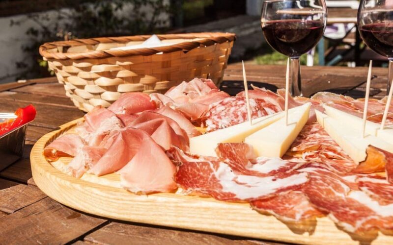 Modena: Walking Food Tour and Highlights with a Local Guide - Key Points