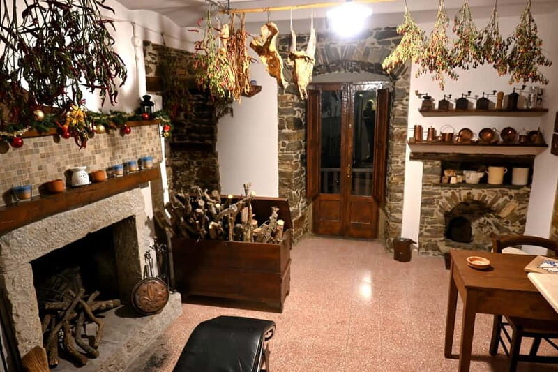 Molise Poggio Sannita (Is): tour of Palazzo Iacovone Birthplace de Horatiis house. - Key Points