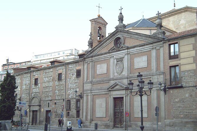 Monastery Royal Barefoot Visit with entrance without waiting for queues - FAQ