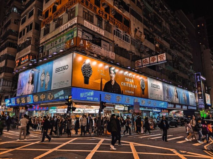 Mong Kok (Kowloon) Street Markets Private Walking Tour - Discovering the Flower Market