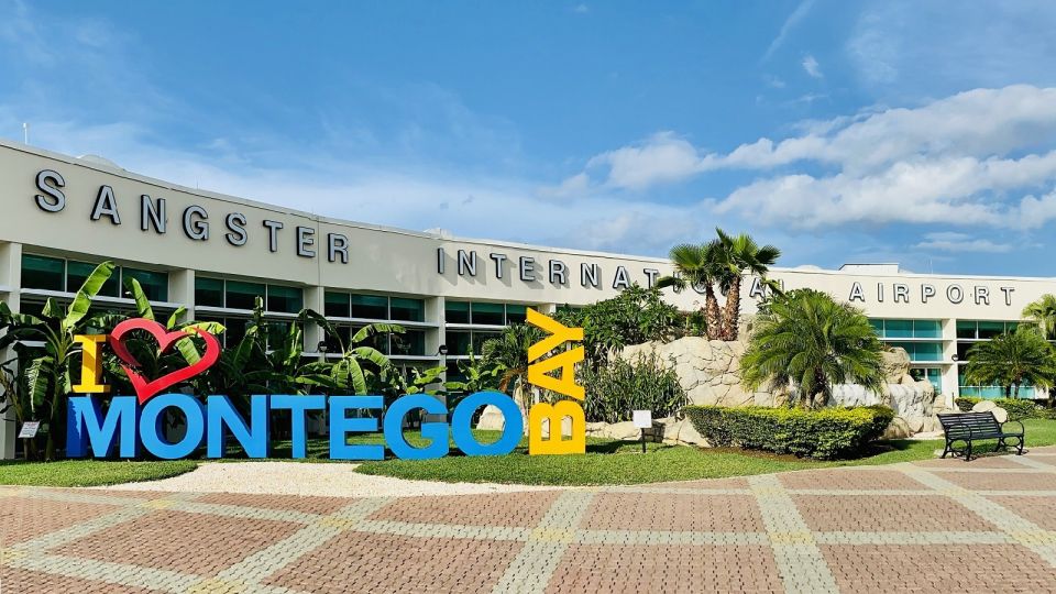 Montego Bay: 1-Way or Roundtrip Private Airport Transfer - Comfortable Air-Conditioned Vehicle