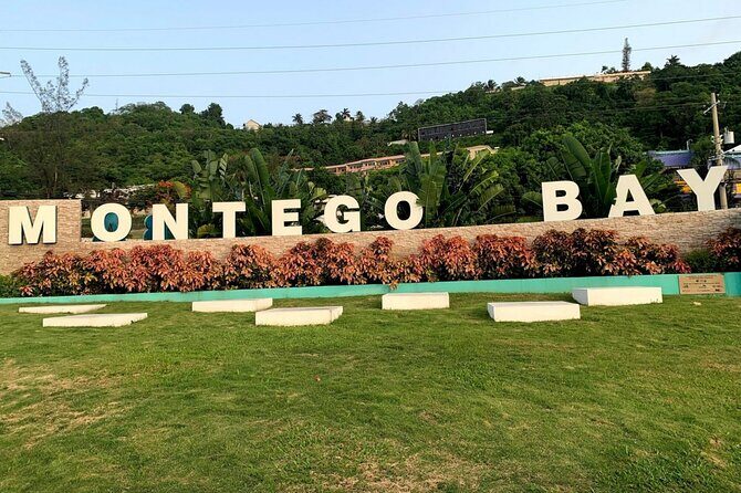 Montego Bay Airport private Taxi to Royalton Negril - Key Points