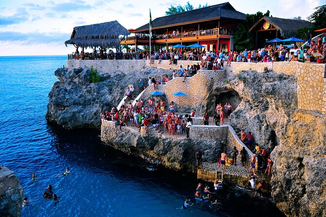 Montego Bay Airport Transfer to Destination in Negril - Vehicle Amenities and Features