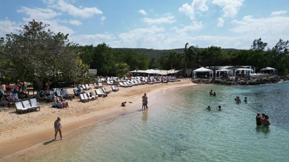 Montego Bay: Bamboo Beach Break - Relaxing Beach Amenities