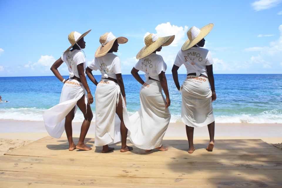 Montego Bay: Dunn River Fall & Bamboo Beach Club VIP Access - VIP Lunch and Cocktails