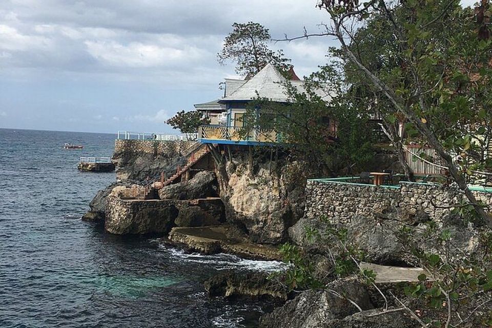 Montego Bay: Negril Seven Miles Beach & Booby Cay Boat Tour - Cliff Jumping at Ricks Cafe
