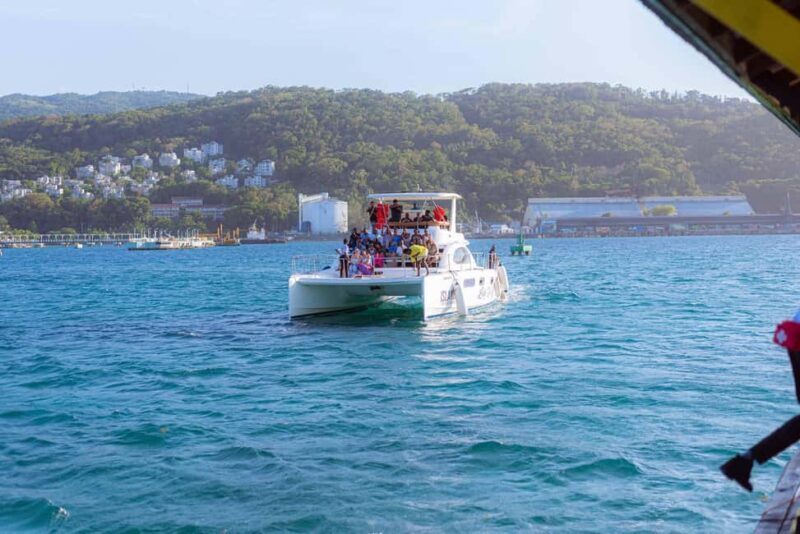 Montego Bay: Poko Loko Floating Bar Sunset Experience - An Easy and Enjoyable Way to Experience Jamaica’s Coastline