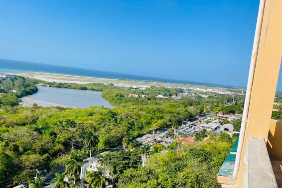 Montego Bay: Private Historical & Culture Local Tour - St. James Parish Arts & Crafts Market