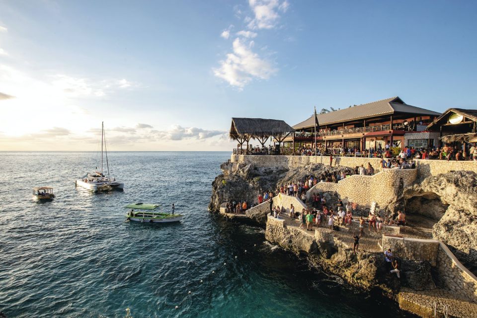 Montego Bay: Seven Miles Beach and Ricks Café Sunset View - Experiencing Ricks Cafe