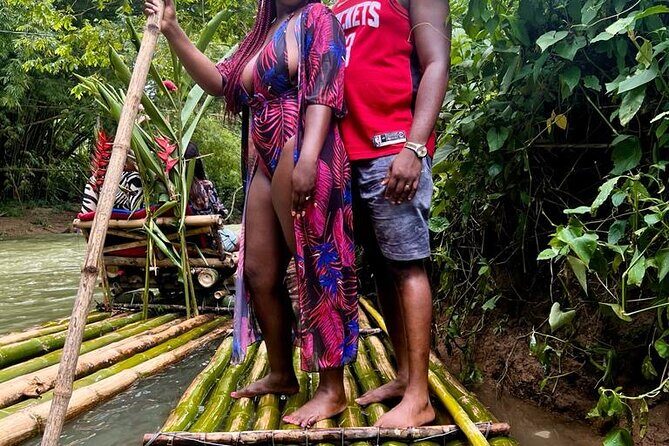 Montego Bay Sightseeing Tour and Souvenir Shopping - Transportation and Group Dynamics