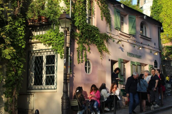 Montmarte Painting Session and Walking Tour for Kids ! - Creating Your Own Masterpiece