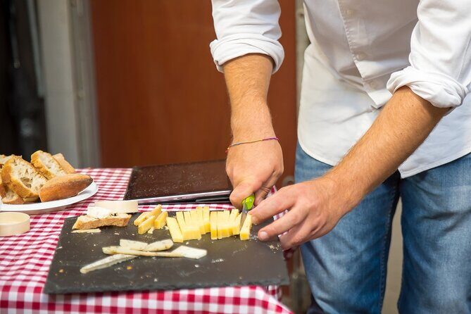 Montmartre Cheese and Wine Private Tour with a Chef - Key Points