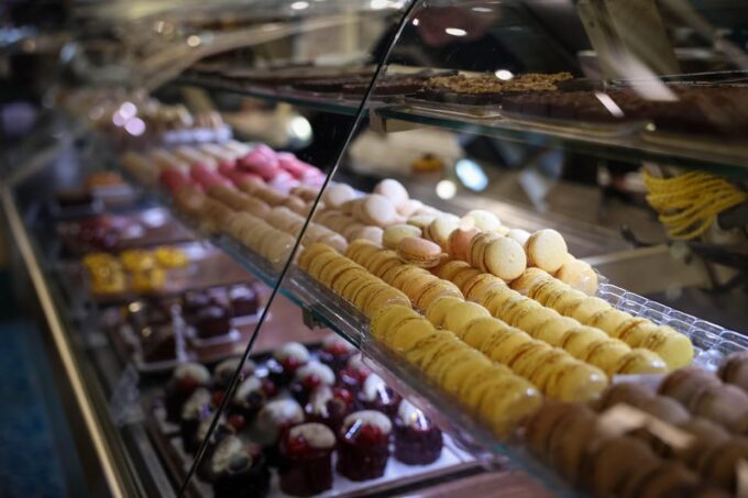 Montmartre Food Tour: Typical Dishes, Cheeses & Wine Tasting - Important Tour Information and Considerations