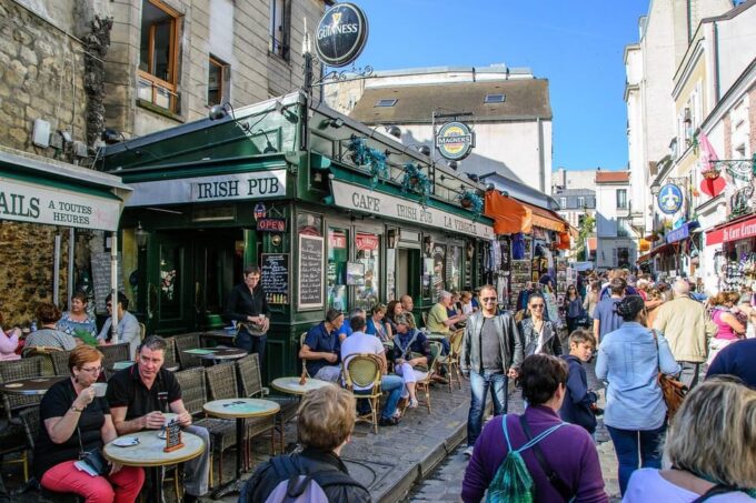 Montmartre Walking Tour With a Local Guide - Small Group Size and Personal Attention