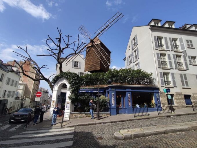 Montmartre Walking Tour With a Local Guide - Ask Away