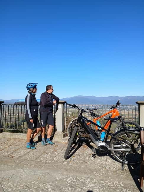 Montone: e-bike tour of the medieval village and visit to a winery - Key Points