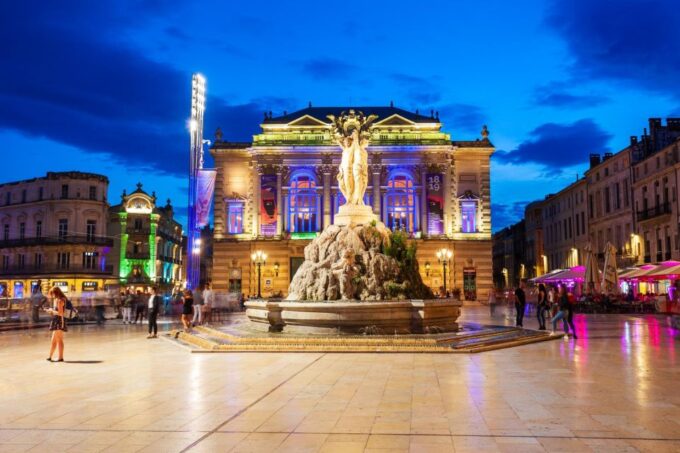 Montpellier: Express Walk With a Local in 60 Minutes - Language Options