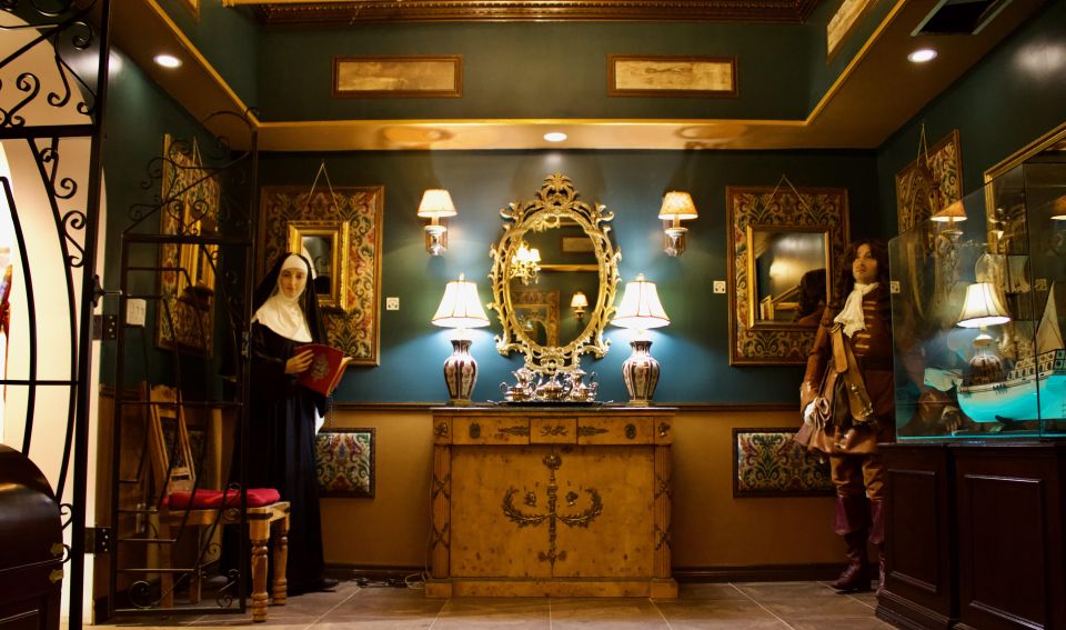 Montreal Art Center & Museum Audio Guided Tour - Key Points