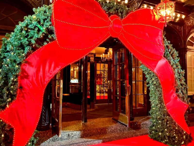 Montreal: Christmas Lights Private Walking Tour - Key Points