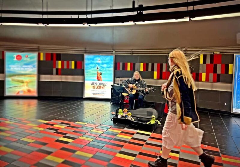 Montreal: Christmas Lights Private Walking Tour - The Old Port and Modern Highlights