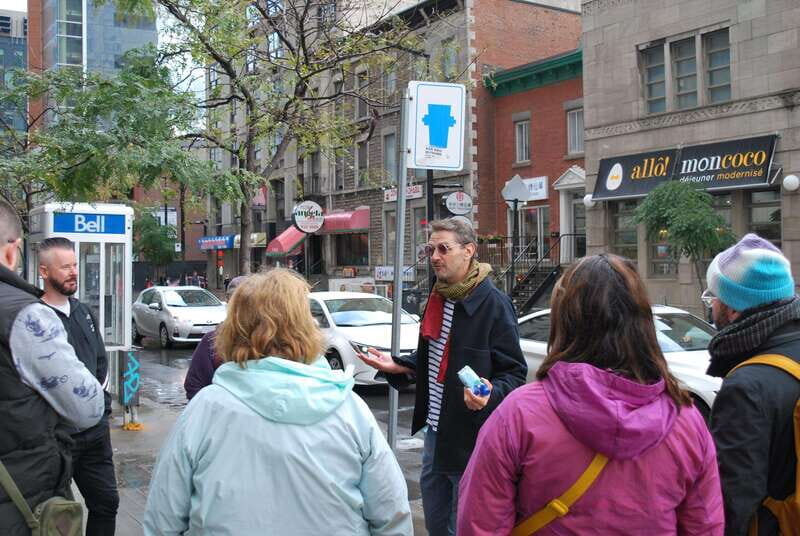 Montreal: Quickie Downtown Walking Tour - Exploring Montreal in One Hour: What to Expect