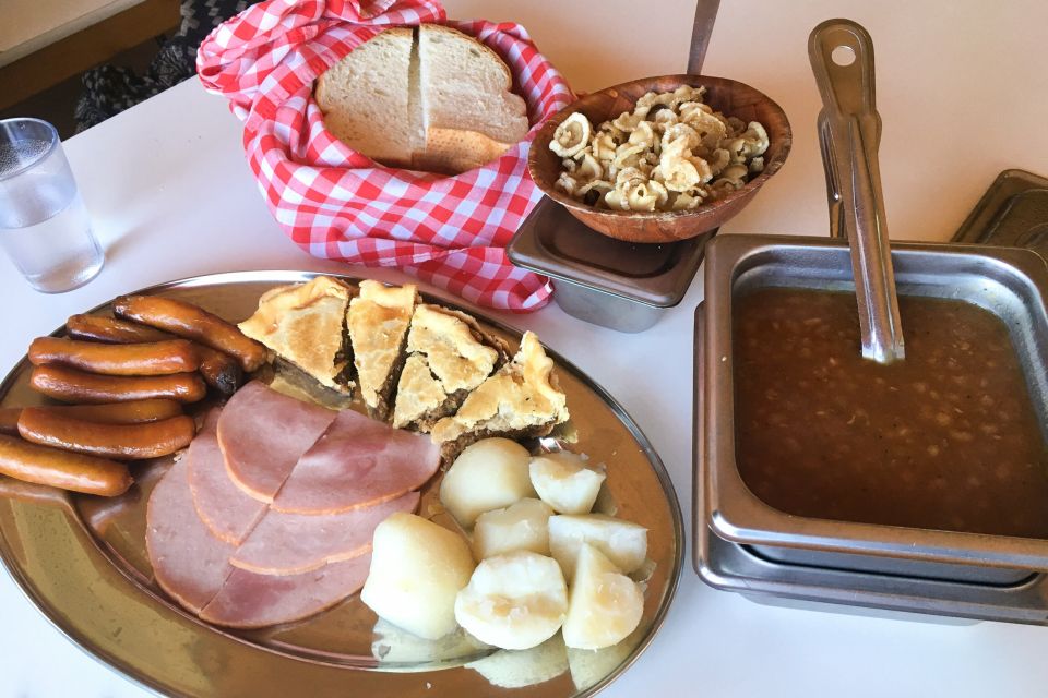 Montreal: Sugar Shack Maple Syrup Day Trip With Lunch - The Maple Syrup Making Process