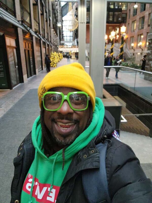 Montreal: Underground City visit with local touring Comedian - Key Points