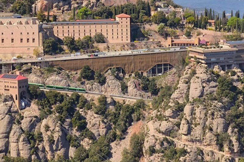 MONTSERRAT: TOUR IN ROMANIAN LANGUAGE - Key Points