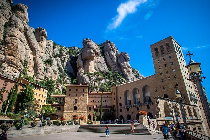Montserrat & Winery Visit Tour with Traditional Farmhouse Lunch - The Itinerary in Detail