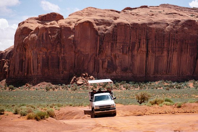 Monument Valley Loop Drive Tour - Getting to Monument Valley