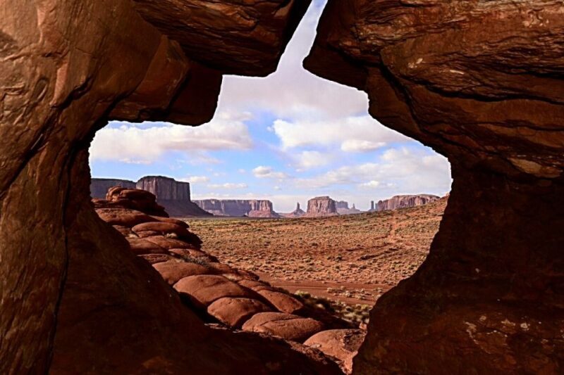 Monument Valley: Scenic 2.5-Hour Guided Tour - Key Points