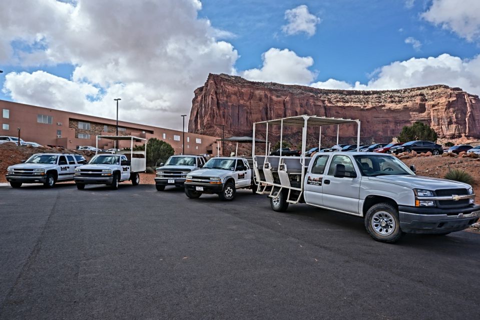 Monument Valley: Scenic 2.5-Hour Guided Tour - Exploring the Hogan