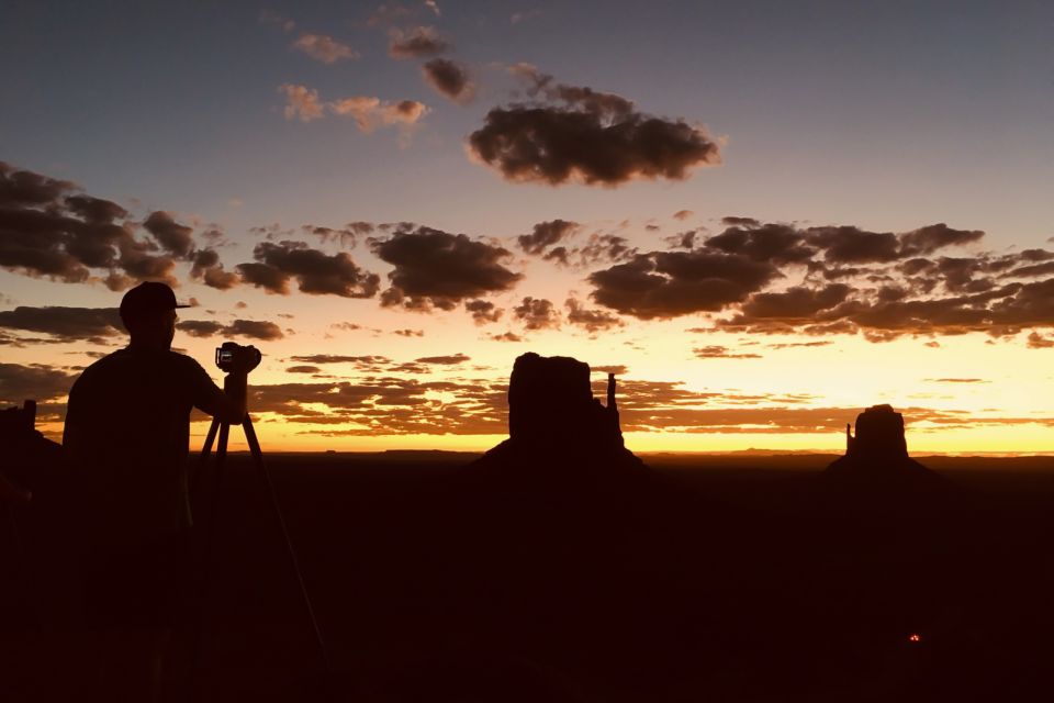 Monument Valley: Sunset Tour With Navajo Guide - Key Points