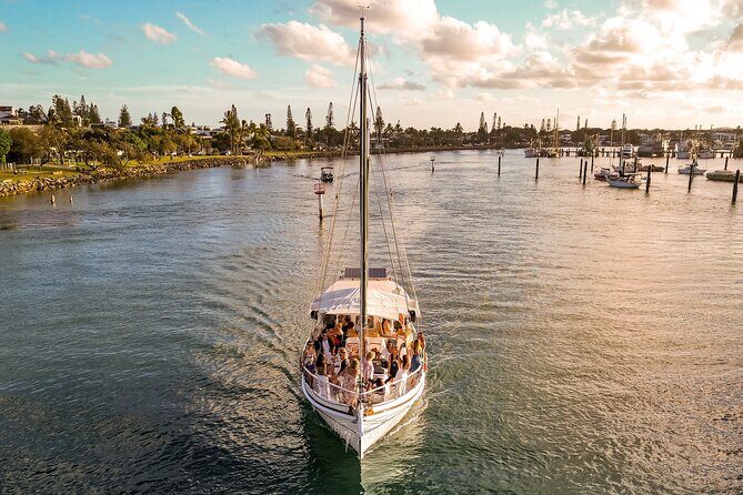 Mooloolaba Sunset Cruise with Live Music - Mooloolaba Sunset Cruise with Live Music: A Relaxing Evening on the Water