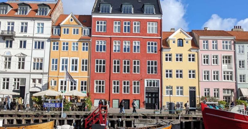 Mop in the heart of Copenhagen - private guided tour in French - The Value of a Private, Guided Experience