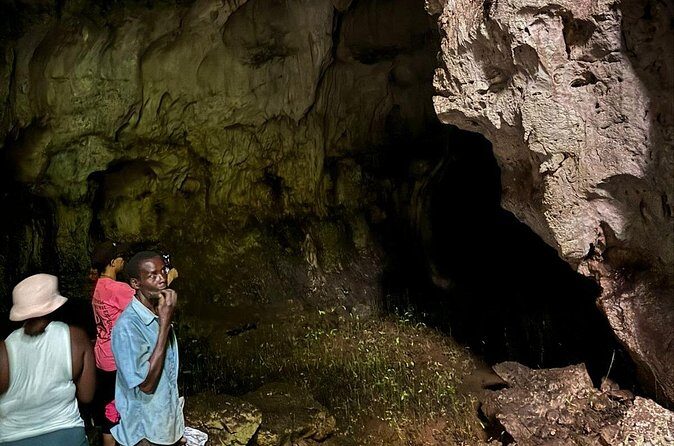 Morgan's Pond Cave and Christiana Extinct Volcanic Crater Hike - Authenticity and Community Connection