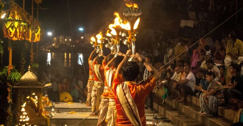 Morning Aarti With Boat Ride & Rooftop Breakfast - Detailed Itinerary