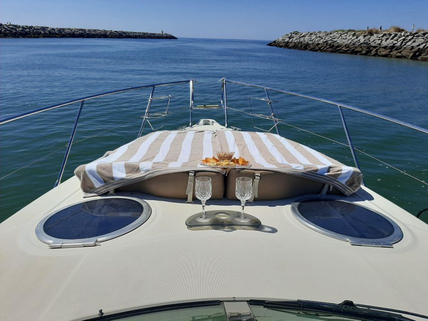 Morning/Afternoon Luxury Yacht Cruise With Drinks and Snacks - Indulge in Beverages and Snacks