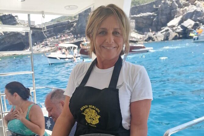 Morning or evening tour with aperitif, lunch or dinner and bathroom breaks - Key Points