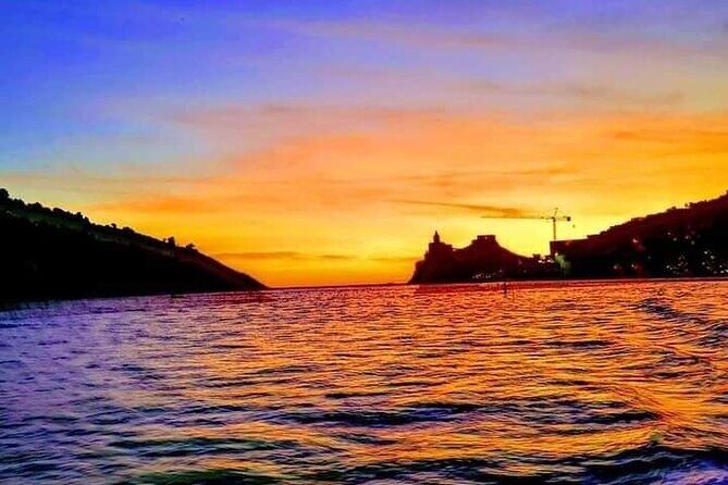 Morning or evening tour with aperitif, lunch or dinner and bathroom breaks - The Sum Up