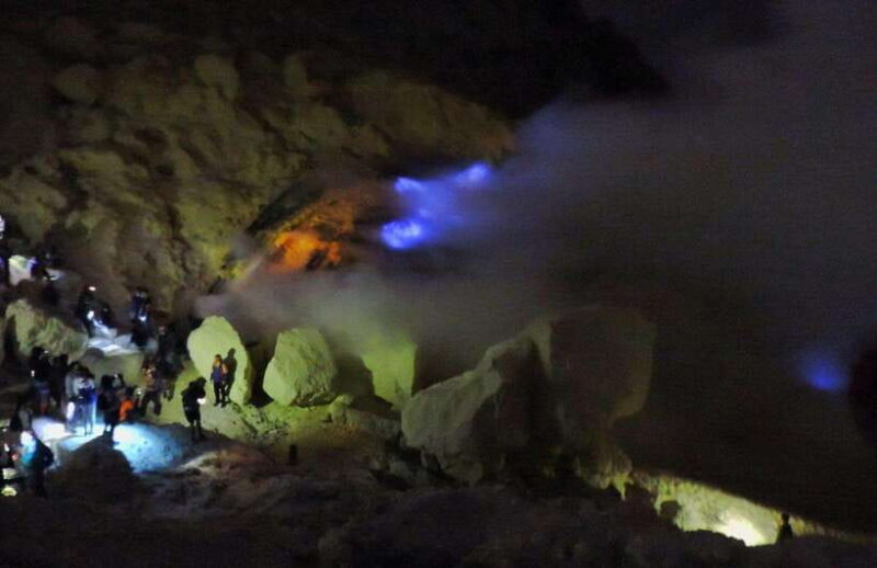 Mount Ijen Blue Fire & Crater Hike with Local Guide - Analyzing the Value
