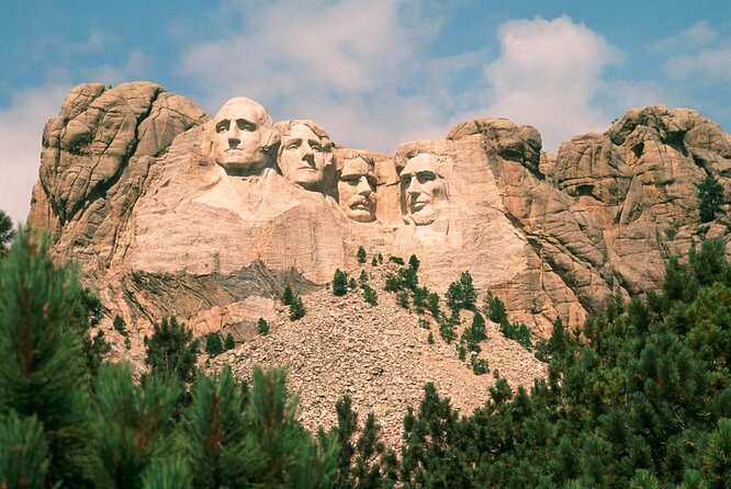 Mount Rushmore and Black Hills Tour With Two Meals and a Music Variety Show - Visitor Reviews