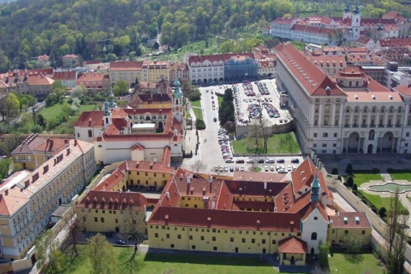 Mozarts Prague: Old Town, Lesser Town & Czech Museum Tour - Good To Know