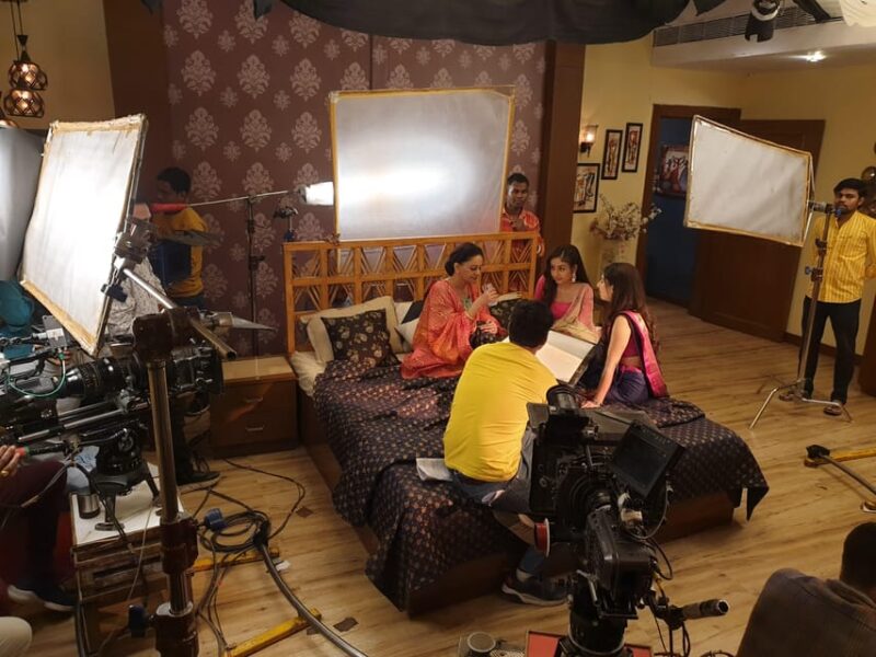 Mumbai: Bollywood Studio Tour With Live Dance Show - Unique Experience Features