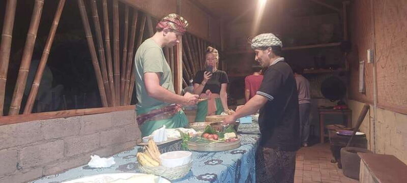 Munduk: Balinese Cooking Class with Dinner at a Local Home - Key Points
