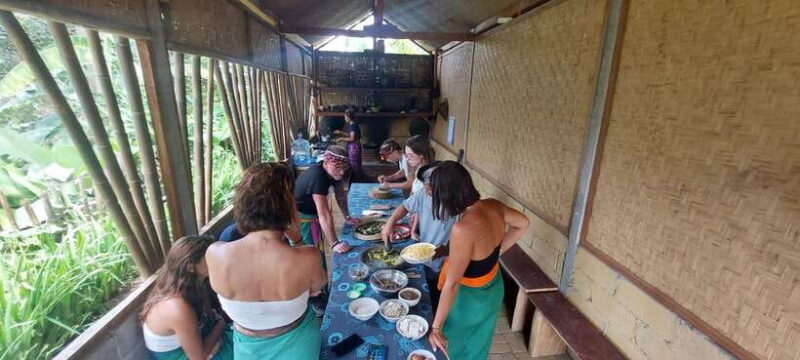 Munduk: Balinese Cooking Class with Dinner at a Local Home - The Sum Up