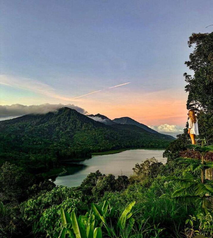 Munduk: Twin Lake Jungle Hike, Ulun Danu Temple, & Waterfall - An In-Depth Look at the Munduk Jungle Hike & Waterfall Tour